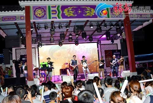 福安本土乐队开演唱会吸引上千市民