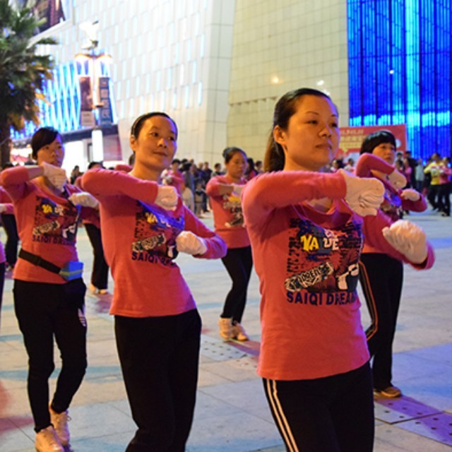 万达广场全民健身热潮 