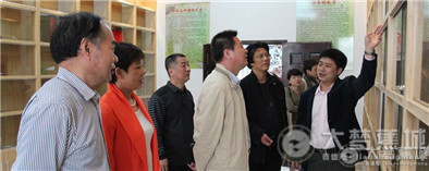 省文联副主席罗训涌到口琴基地参观指导
