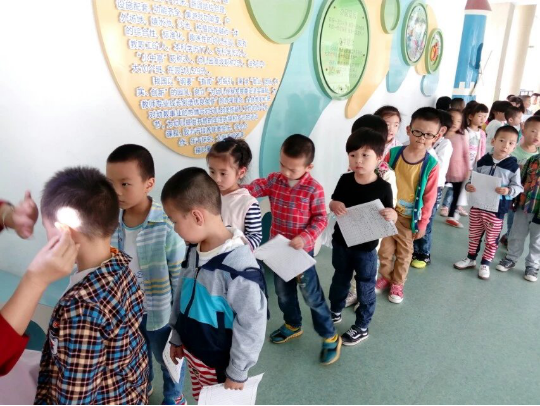 蕉城区实验幼儿园组织幼儿进行全身体检