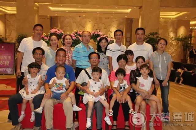 “爸爸，我们带您回家了！”这趟回家的路，他们走