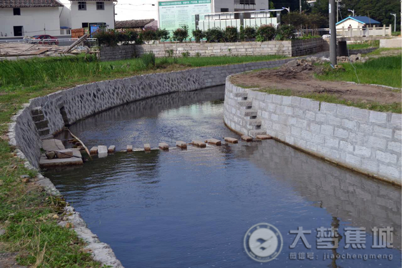 小岭村贫困户：多亏乡干部出的好点子，我承包30亩桃园，年