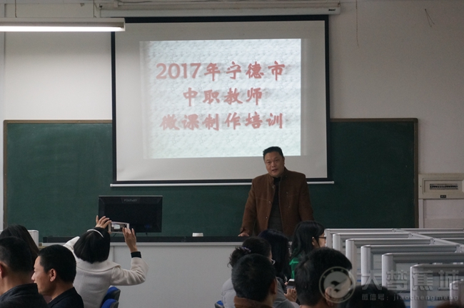 以“傻”促学 以“微”促研